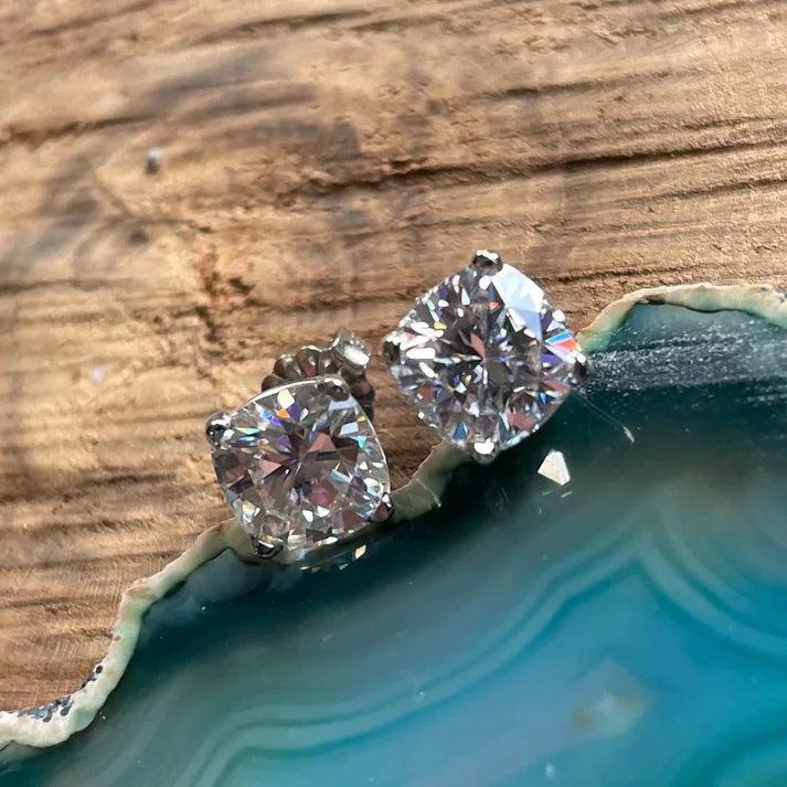Boucles d'oreilles à tige en moissanite VVS